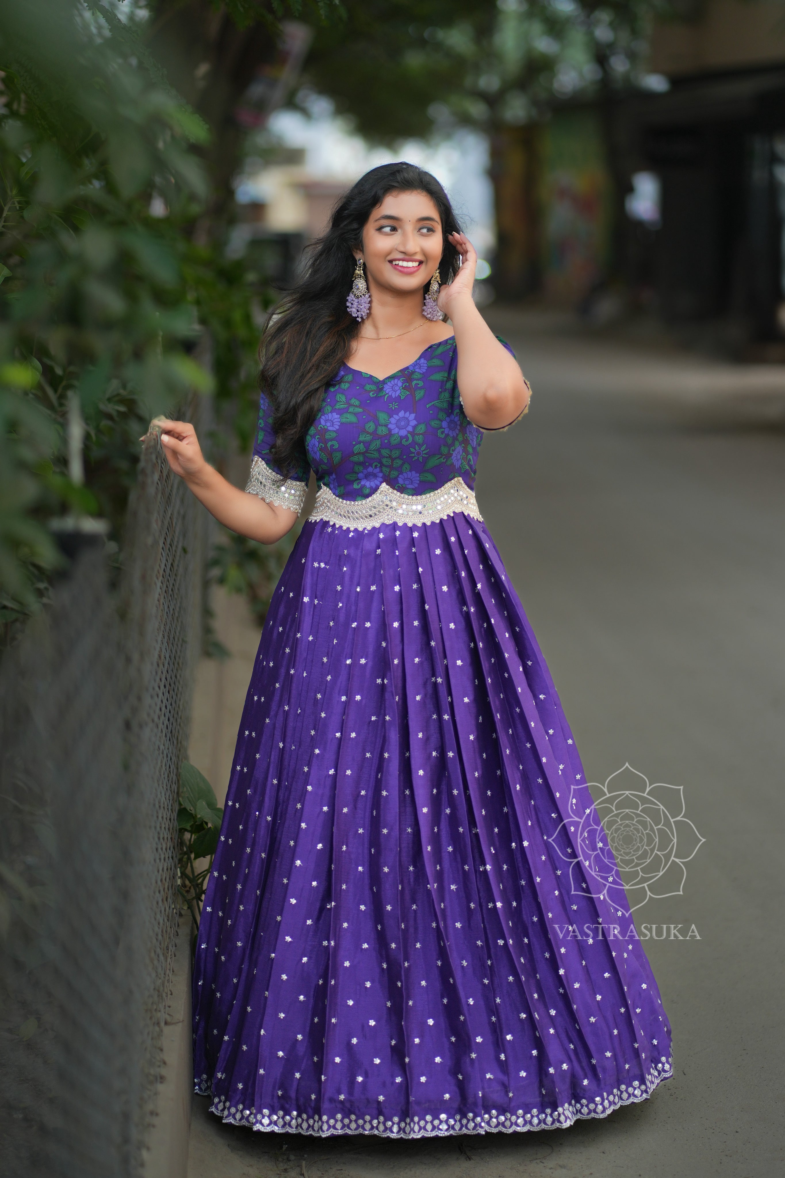 Purple pleated flora