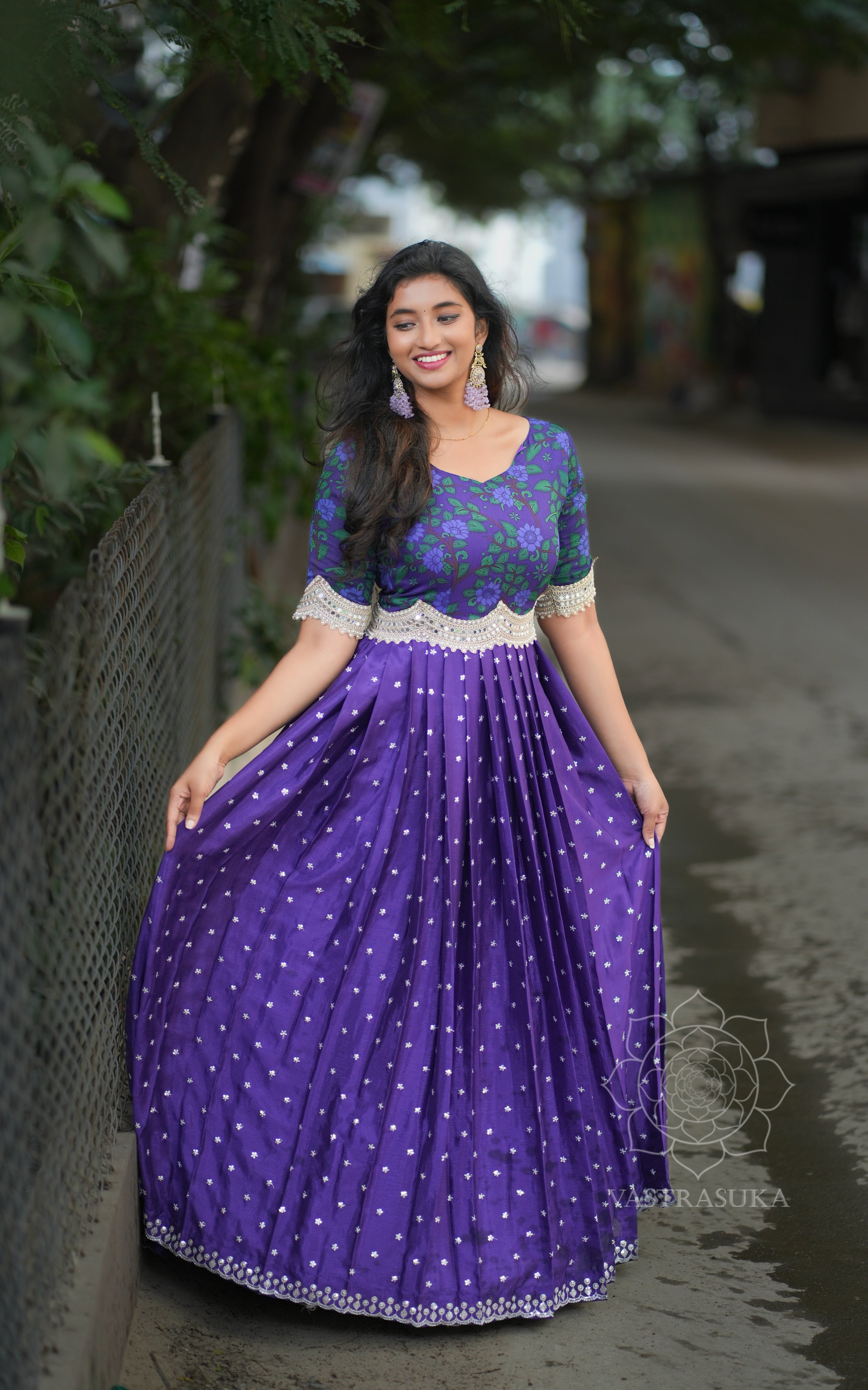 Purple pleated flora
