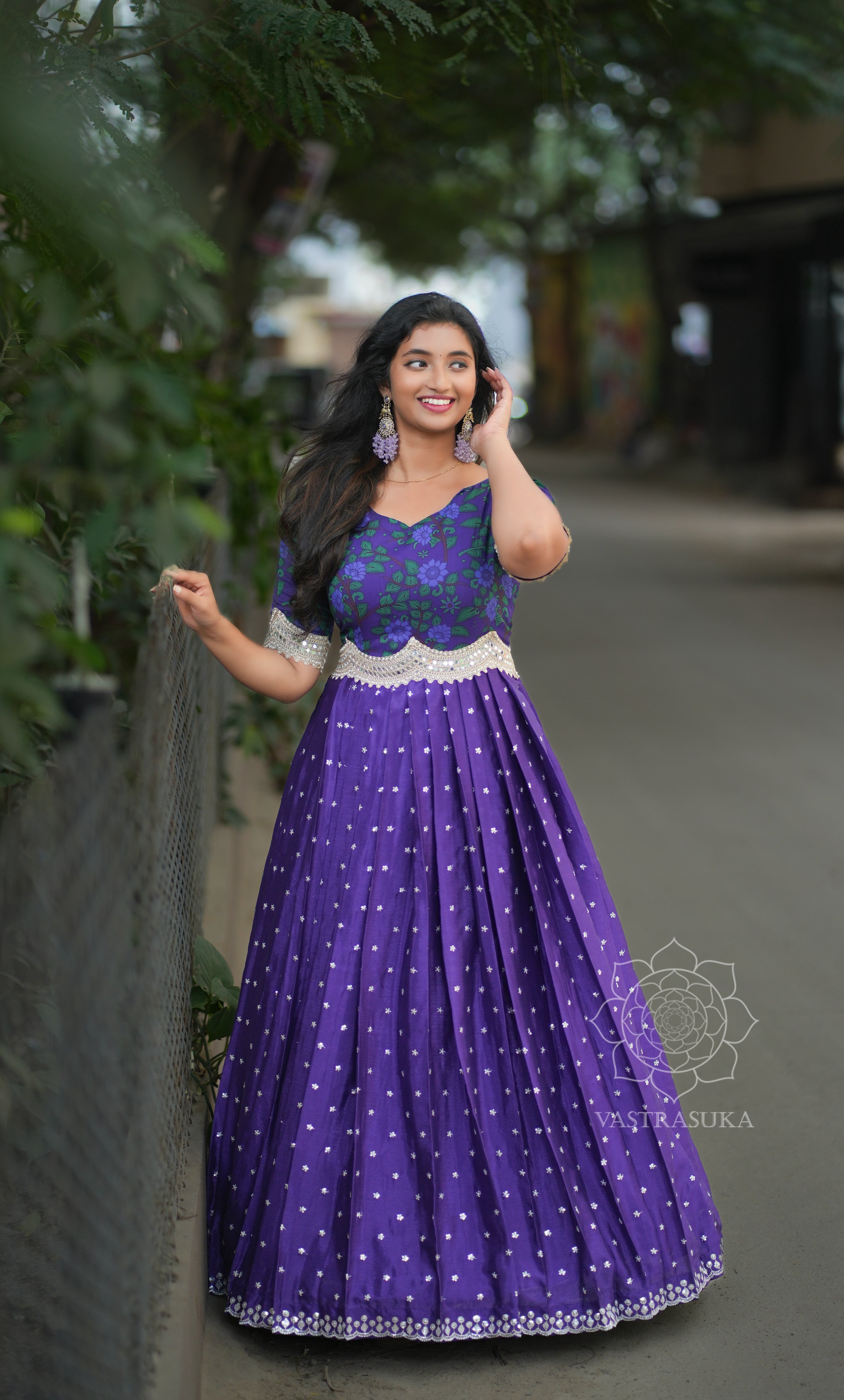 Purple pleated flora