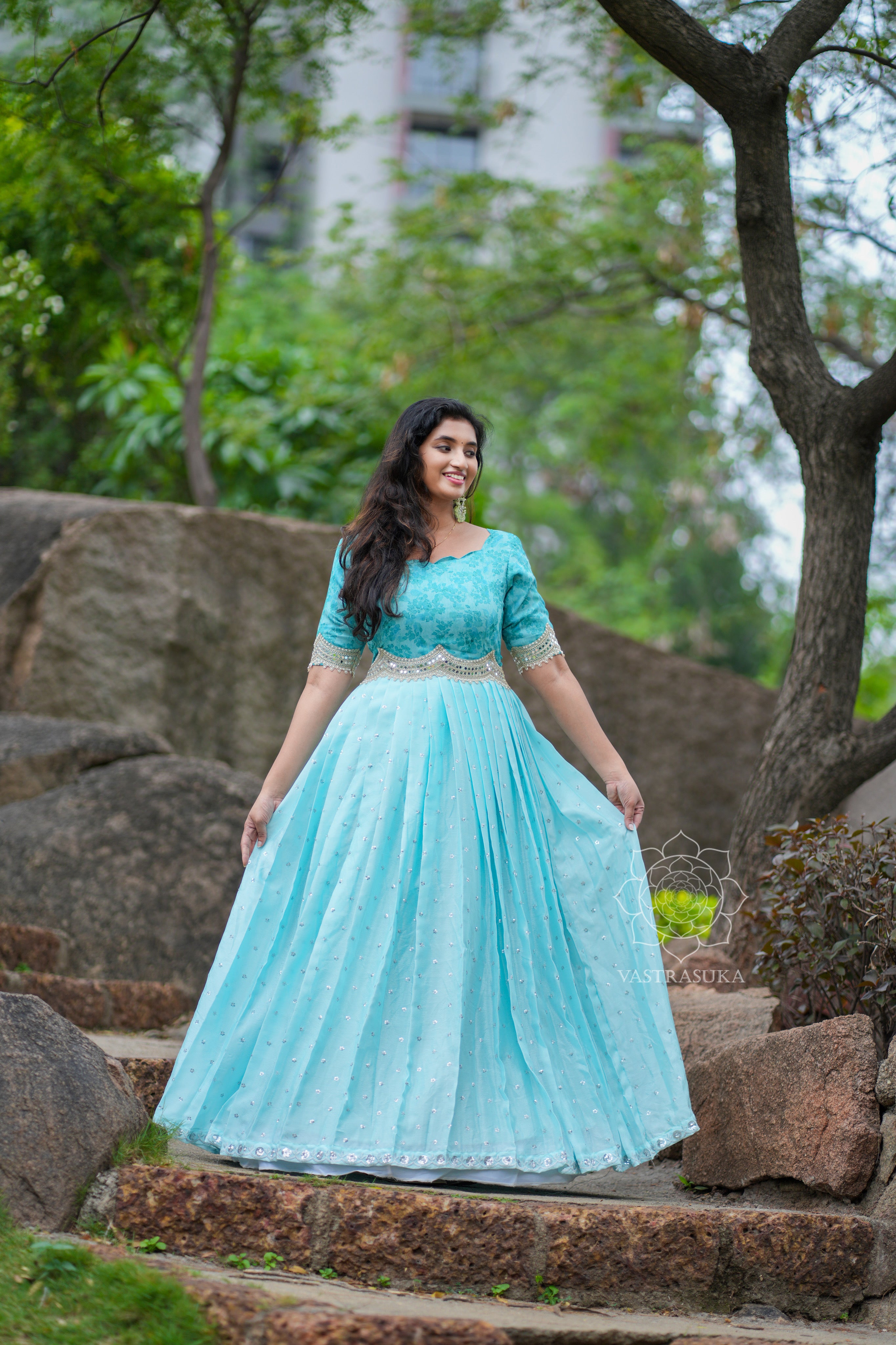 Ice blue pleated flora