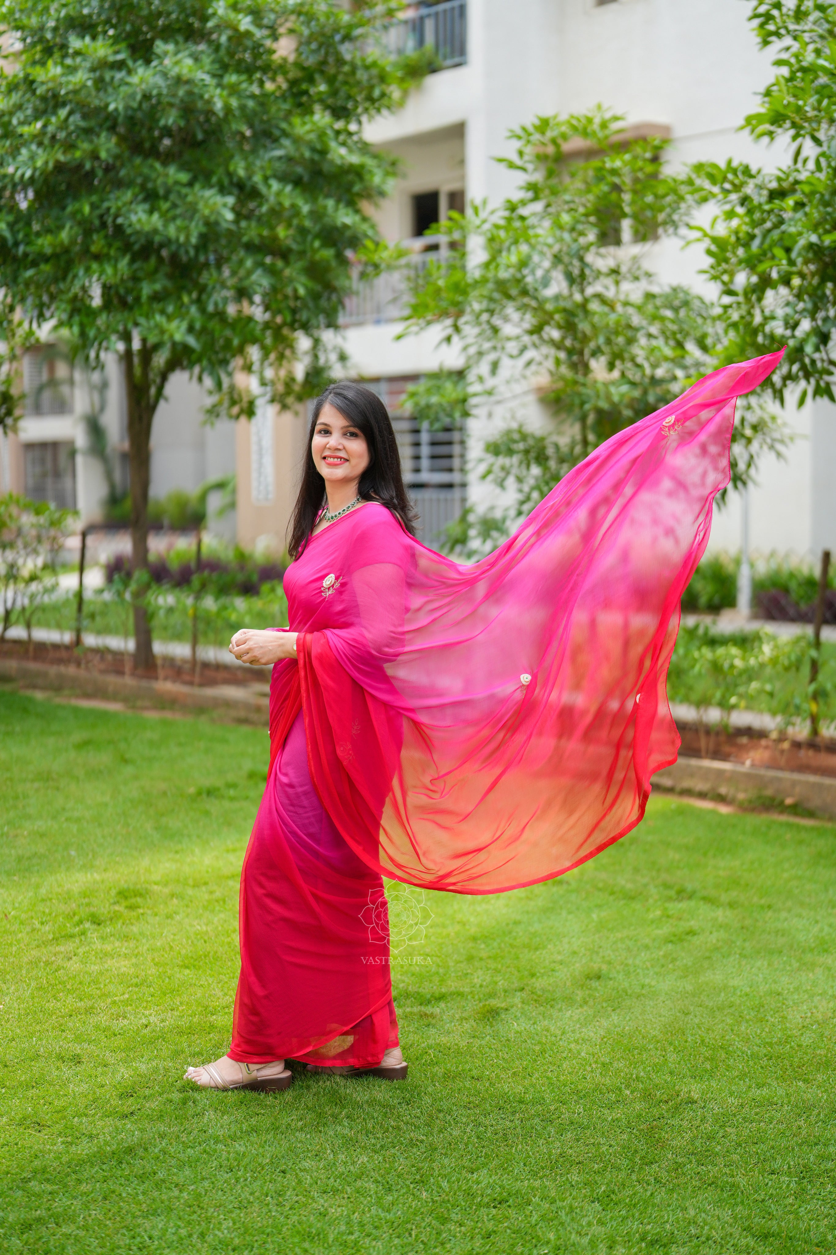 Red & pink ombré Chiffon Saree