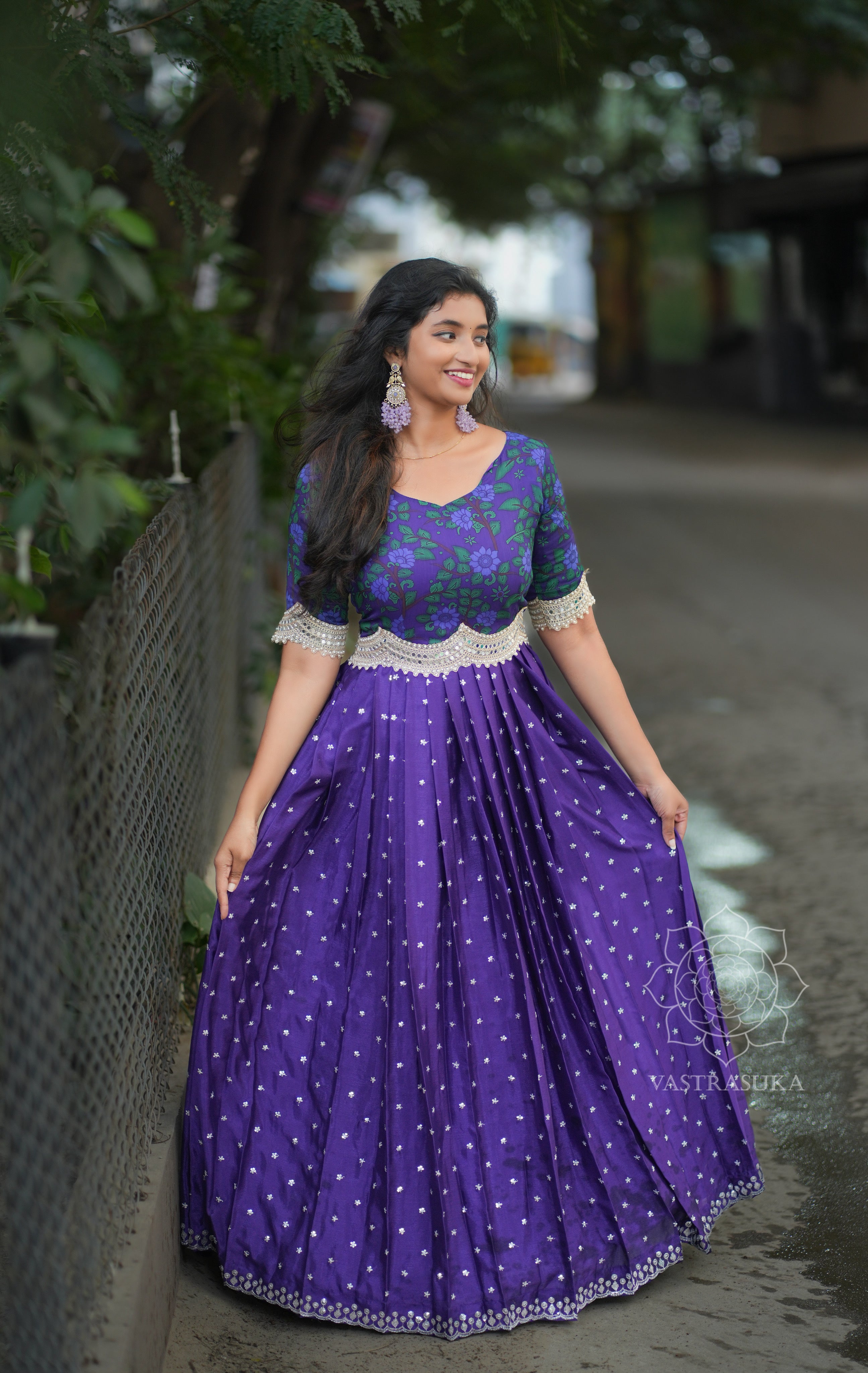 Purple pleated flora