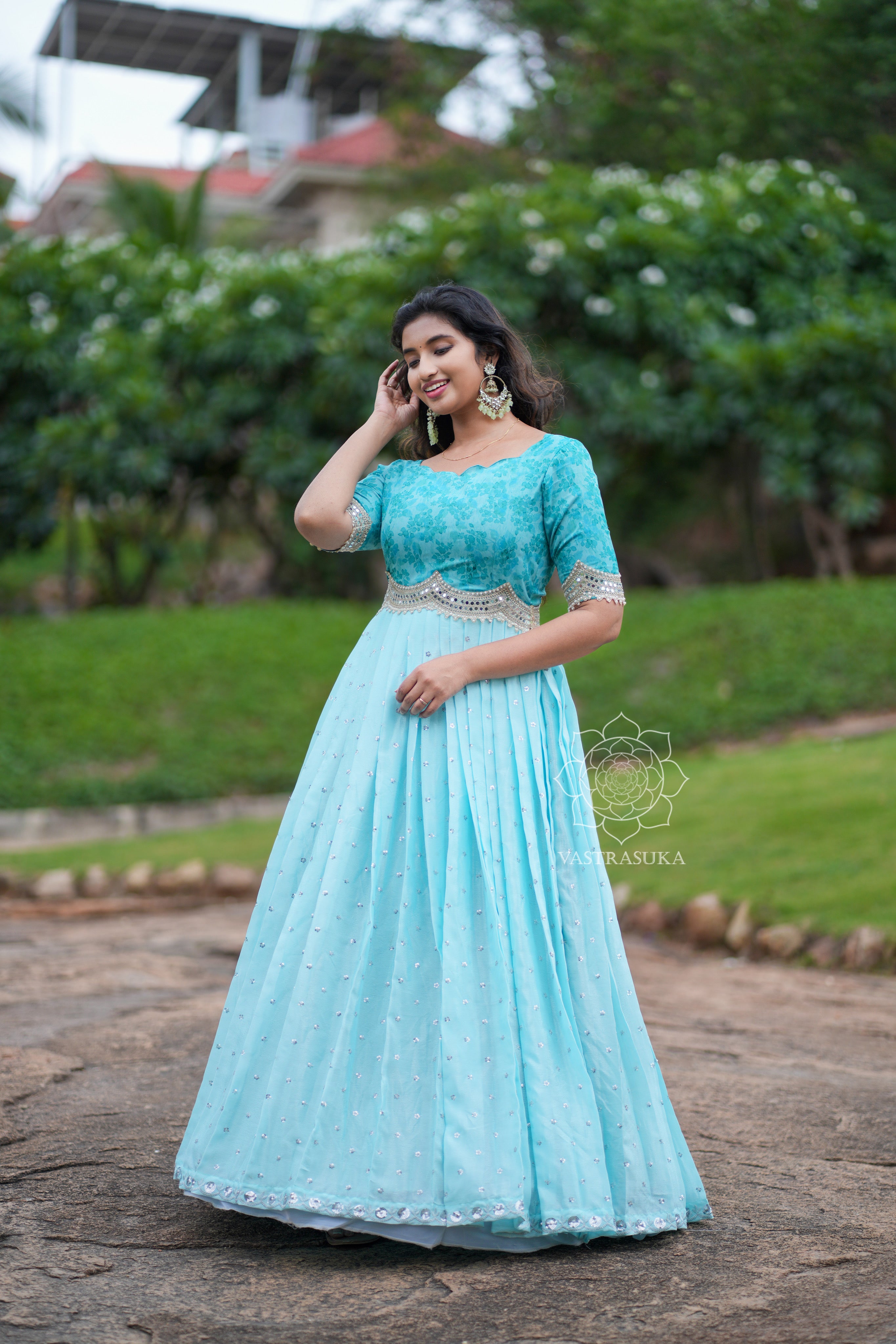 Ice blue pleated flora